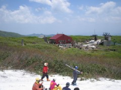 月山　夏スキー