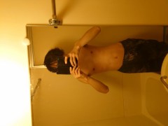 初投稿なので自己紹介