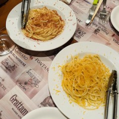 カラスミ食べ比べ。