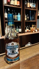 Barでウイスキーを。