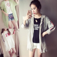 フード付きパーカー　ファスナー付きウインドブレーカー