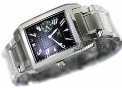 大きなケースの時計が