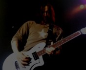 明日は弾き語り。。