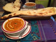 顔の二倍あるナン