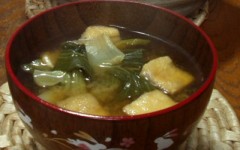 チンゲン菜の味噌汁で．．．