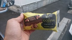 ローソン ウチカフェ×ゴディバ ショコラケーキ 再び