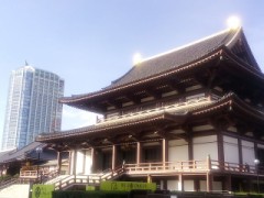 増上寺黄金色に輝く鯱