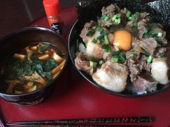 豚の角煮の牛筋丼