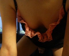 ☆黒キャミから胸の谷間チラ☆時間限定