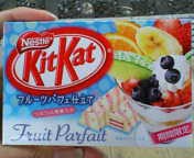 キットカットフルーツパフェ仕立て