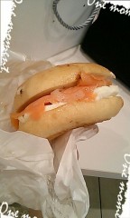 サーモンクリームチーズベーグル