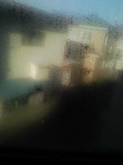 今は結露防止ガラスなんて物も