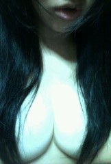 髪の毛で遊ぶ。