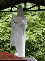 久渡寺、白い巻物を開いている＞観音様