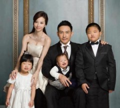 DNAは変えられない、整形先進国でも親子写真