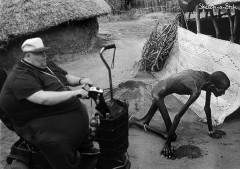 富めるもの、と、、、骨と皮、これが現実