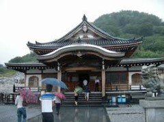 恐れ山で急性憑依でウオ-と叫び倒れ泡吹