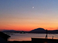 函館の夕焼けと三日月