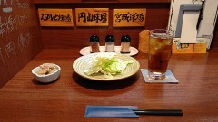 行きつけの焼き鳥屋で