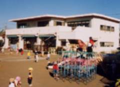 『保育園くるな』