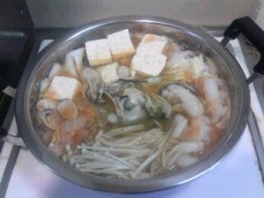 夕食は海鮮カキ鍋です