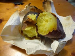 薪ストーブで焼き芋