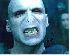 ヴォルデモート「おじぎするのだ！ポッター」