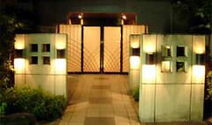 産婦人科に囲まれたラブホテル