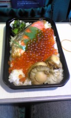 いくら弁当。（鮭とほたて入り？）。。。