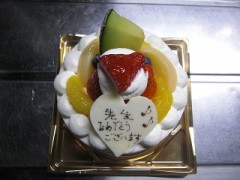 塾の教え子が誕生日ケーキをくれた…