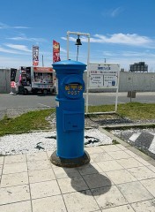 青いポスト