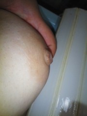 汚い乳首だなぁ(/_;),