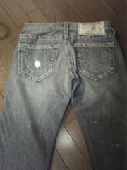 トゥルーレリジョン(TRUE RELIGION)を買いました。