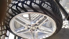 スタッドレスタイヤ^_−☆