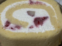 いちごロールケーキ