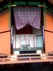 平城京大極殿の高御座（たかみくら）