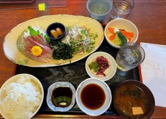 お刺身定食でヘルシーなランチ