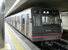 なつかしいイントネイションがあふれてる地下鉄のホーム.........