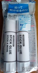 貼って剥がせるのり