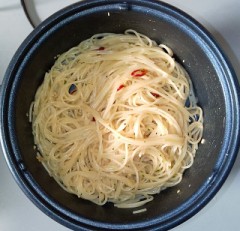 ペペロンチーノ　(乾麺から直接)