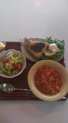 これでもか！と野菜を刻む。