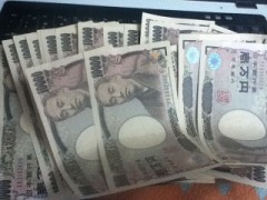 お金が、そんなに好きか？