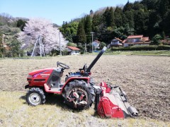 今日は、トラクターで(^o^)