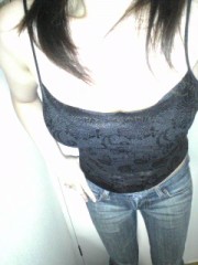 ノースリーブで高校生を