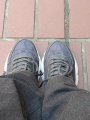 正直、足が痛い。