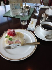 ホテルのロールケーキ。