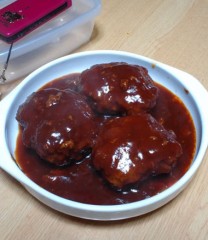 ハンバーグだぅ。