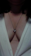 白のカーディガン＆ネックレス