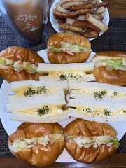 お昼ご飯、玉子サンド＆レタスサンド♪揚げパン