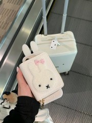 お財布、何色？理由は？